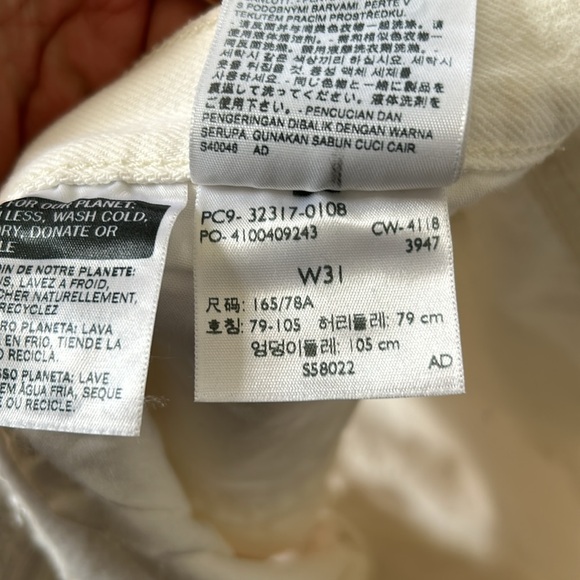 Levi’s white denim shorts - Picture 7 of 7